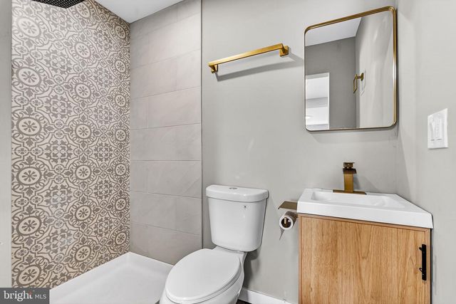 105 E DEL A VUE AVE, Carneys Point, NJ 08069