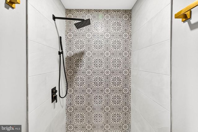 105 E DEL A VUE AVE, Carneys Point, NJ 08069