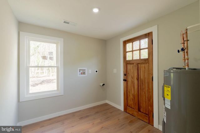 105 E DEL A VUE AVE, Carneys Point, NJ 08069