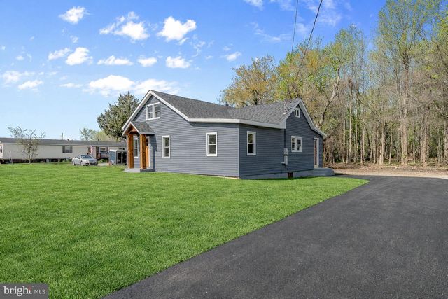 105 E DEL A VUE AVE, Carneys Point, NJ 08069