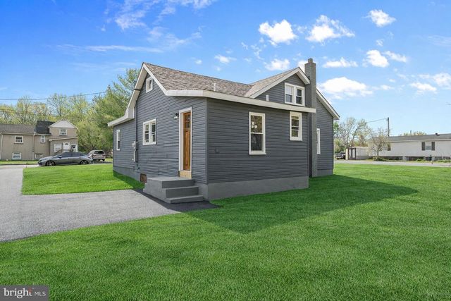 105 E DEL A VUE AVE, Carneys Point, NJ 08069