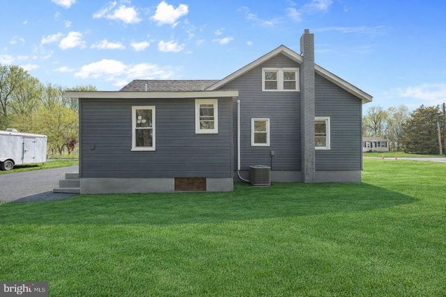 105 E DEL A VUE AVE, Carneys Point, NJ 08069