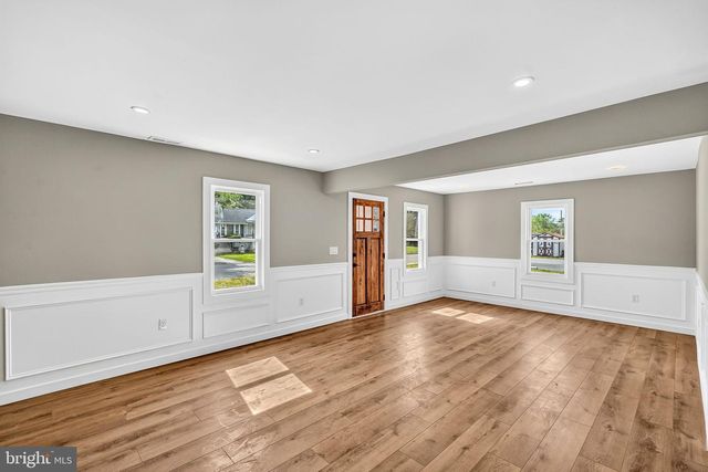 105 E DEL A VUE AVE, Carneys Point, NJ 08069