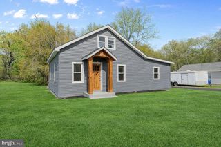 105 E DEL A VUE AVE, Carneys Point, NJ 08069