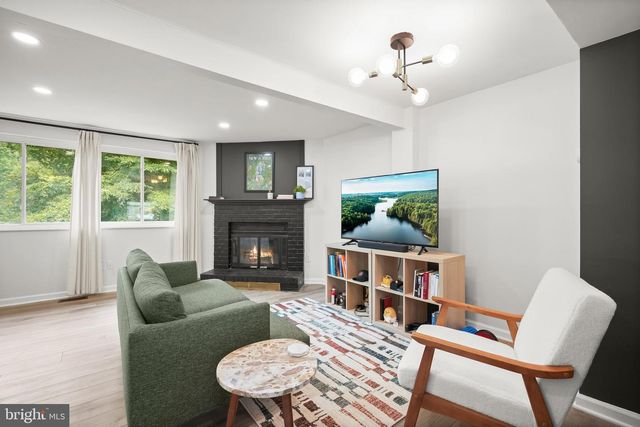8234 CRESTMONT CIR, Springfield, VA 22153