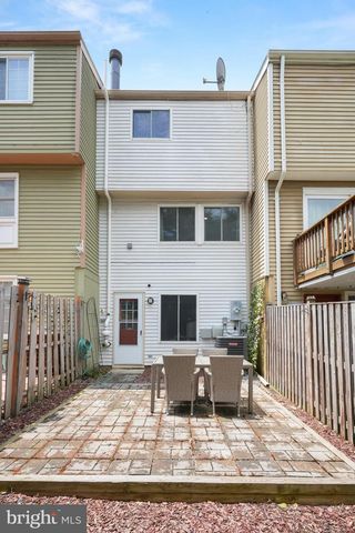 8234 CRESTMONT CIR, Springfield, VA 22153