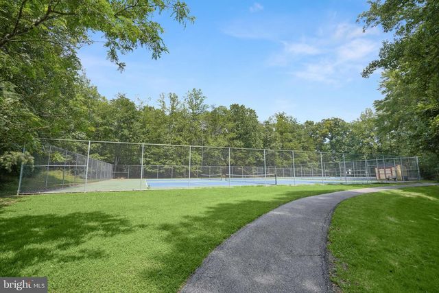 8234 CRESTMONT CIR, Springfield, VA 22153