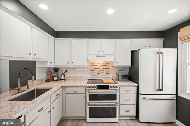 8234 CRESTMONT CIR, Springfield, VA 22153