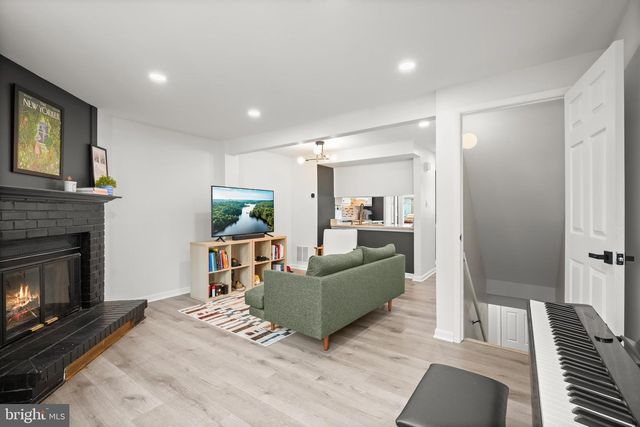 8234 CRESTMONT CIR, Springfield, VA 22153