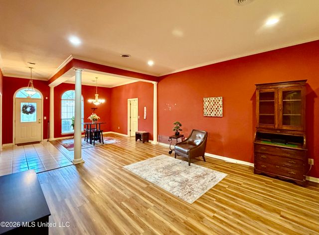 211 S Twin Lakes, Clinton, MS 39056