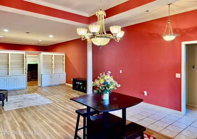 211 S Twin Lakes, Clinton, MS 39056