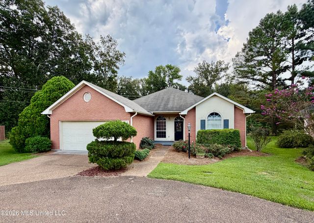 211 S Twin Lakes, Clinton, MS 39056