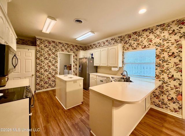 211 S Twin Lakes, Clinton, MS 39056