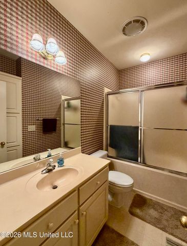 211 S Twin Lakes, Clinton, MS 39056