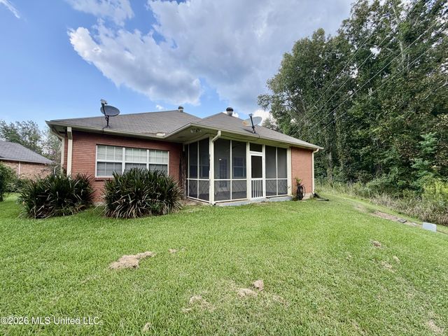 211 S Twin Lakes, Clinton, MS 39056