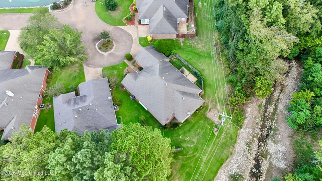 211 S Twin Lakes, Clinton, MS 39056