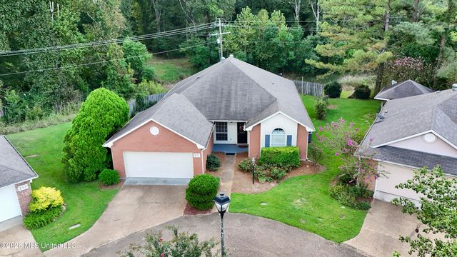 211 S Twin Lakes, Clinton, MS 39056