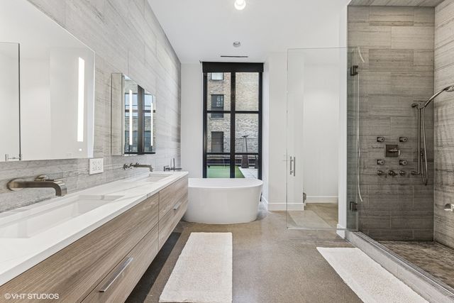 900 W Washington Boulevard 202, Chicago, IL 60607