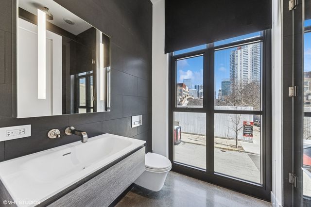900 W Washington Boulevard 202, Chicago, IL 60607