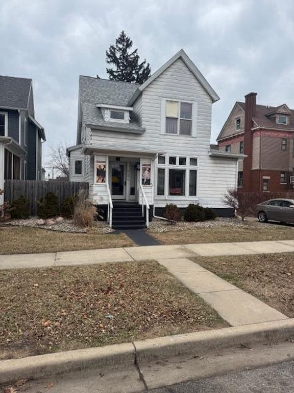 211 W 10th Street, Michigan City, IN 46360