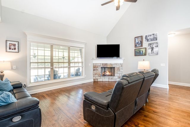 2303 Lionheart Dr, Murfreesboro, TN 37130