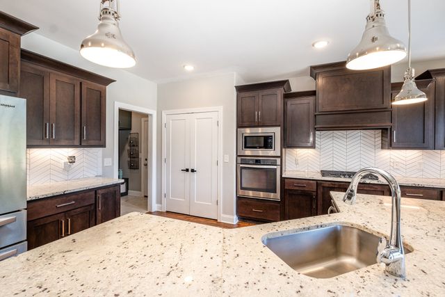 2303 Lionheart Dr, Murfreesboro, TN 37130