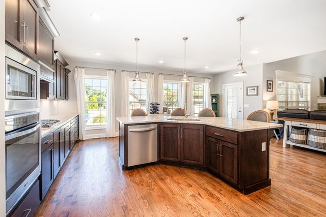 2303 Lionheart Dr, Murfreesboro, TN 37130