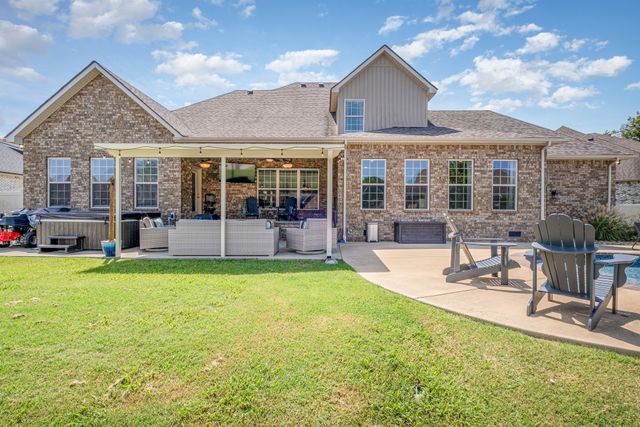 2303 Lionheart Dr, Murfreesboro, TN 37130