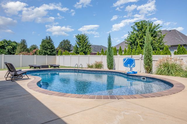 2303 Lionheart Dr, Murfreesboro, TN 37130