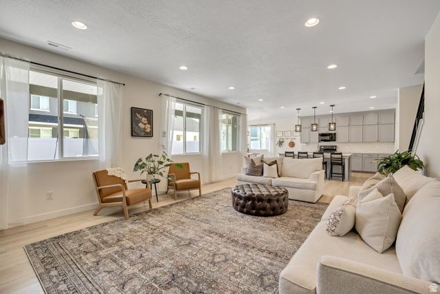 3263 S LINCOLN LN, Syracuse, UT 84075