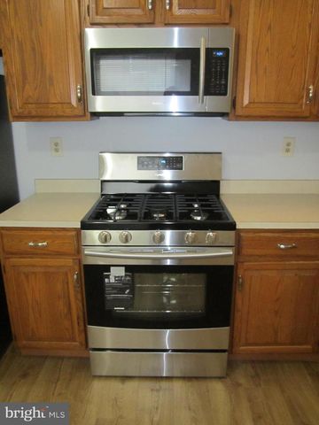 92 VERSAILLES CT, Hamilton, NJ 08619