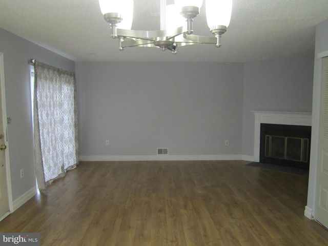 92 VERSAILLES CT, Hamilton, NJ 08619