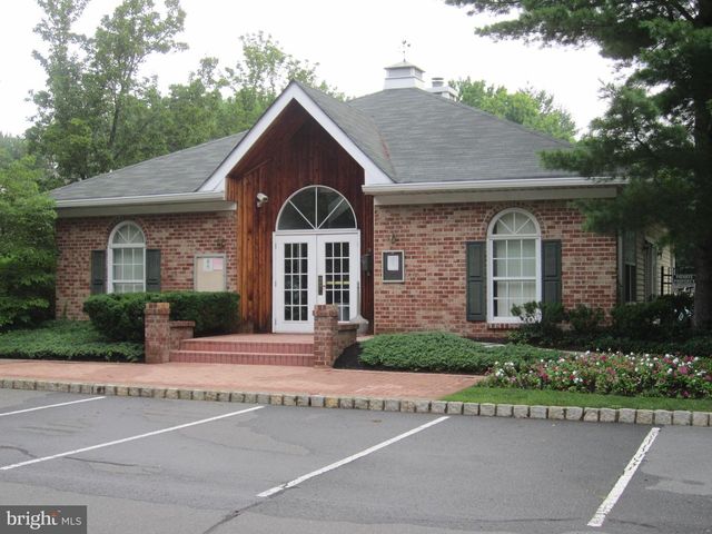 92 VERSAILLES CT, Hamilton, NJ 08619