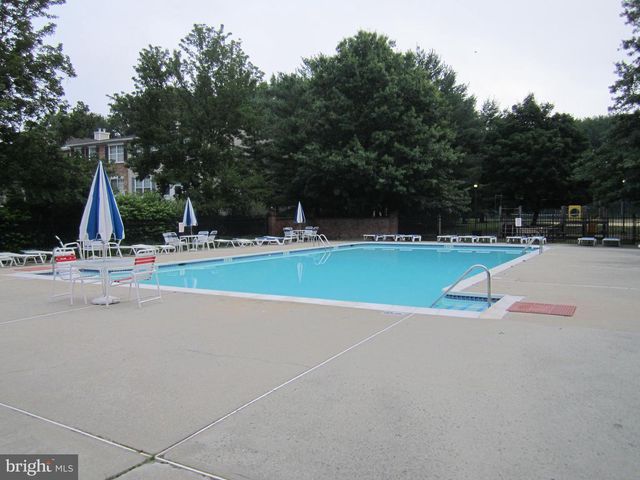 92 VERSAILLES CT, Hamilton, NJ 08619