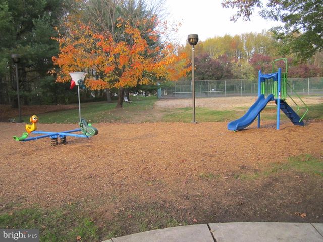 92 VERSAILLES CT, Hamilton, NJ 08619
