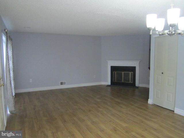 92 VERSAILLES CT, Hamilton, NJ 08619