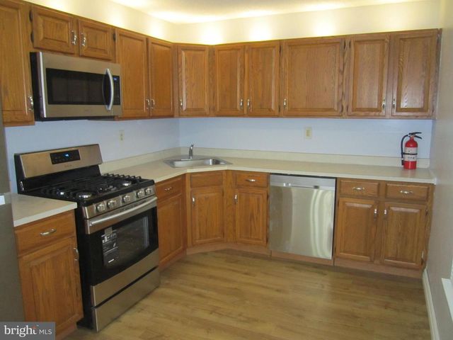 92 VERSAILLES CT, Hamilton, NJ 08619