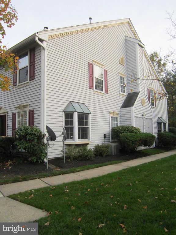 92 VERSAILLES CT, Hamilton, NJ 08619