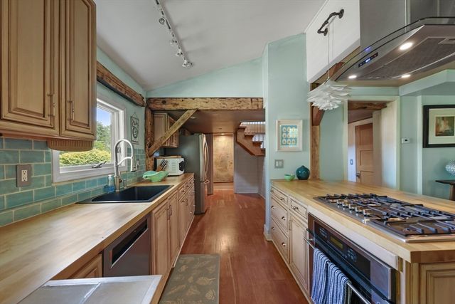 9 Castle Hill Rd, Stockbridge, MA 01262