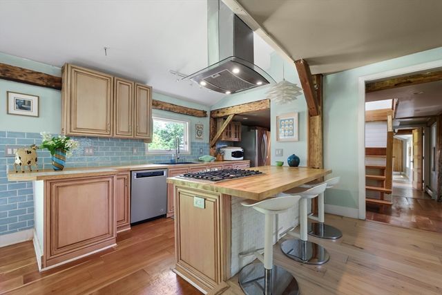 9 Castle Hill Rd, Stockbridge, MA 01262