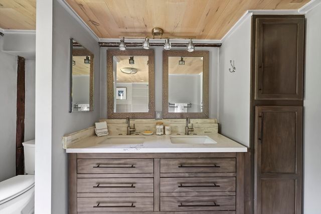 9 Castle Hill Rd, Stockbridge, MA 01262