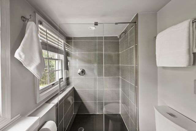 9 Castle Hill Rd, Stockbridge, MA 01262