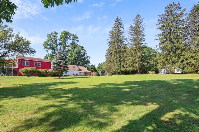 9 Castle Hill Rd, Stockbridge, MA 01262