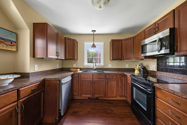 9 Castle Hill Rd, Stockbridge, MA 01262