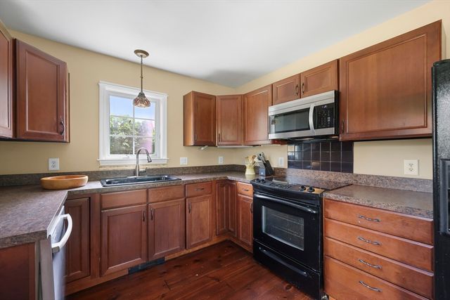 9 Castle Hill Rd, Stockbridge, MA 01262