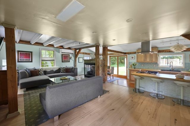 9 Castle Hill Rd, Stockbridge, MA 01262