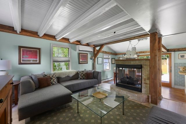 9 Castle Hill Rd, Stockbridge, MA 01262