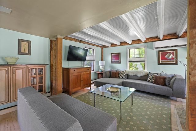 9 Castle Hill Rd, Stockbridge, MA 01262