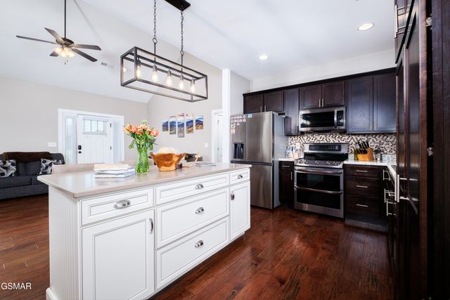 2899 Alden Glenn Court, Sevierville, TN 37876