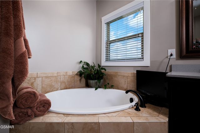 2899 Alden Glenn Court, Sevierville, TN 37876